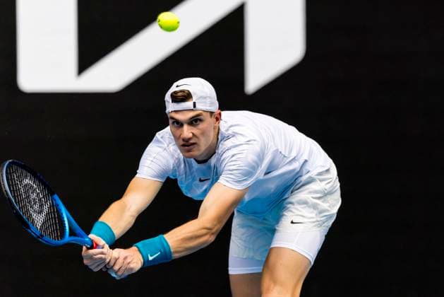 MELBOURNE, VIC - JANUARY 16: Jack Draper of the United Kingdom in action during Round 1 of the 2023 Australian Open on January 16 2023, at Melbourne Park in Melbourne, Australia. (Photo by Jason Heidrich Icon Sportswire) TENNIS: JAN 16 Australian Open Icon220116173