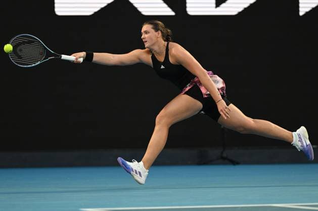 TENNIS AUSTRALIAN OPEN, Jule Niemeier of Germany returns during her Women?s Singles 1st Round match against Iga Swiatek of Poland on Day 1 of the 2023 Australian Open tennis tournament at Melbourne Park in Melbourne, Monday, January 16, 2023. ( NO ARCHIVING, EDITORIAL USE ONLY, NO USE IN BOOKS WITHOUT CONSENT MELBOURNE VICTORIA AUSTRALIA  Copyright: xLUKASxCOCHx 20230116001753052095