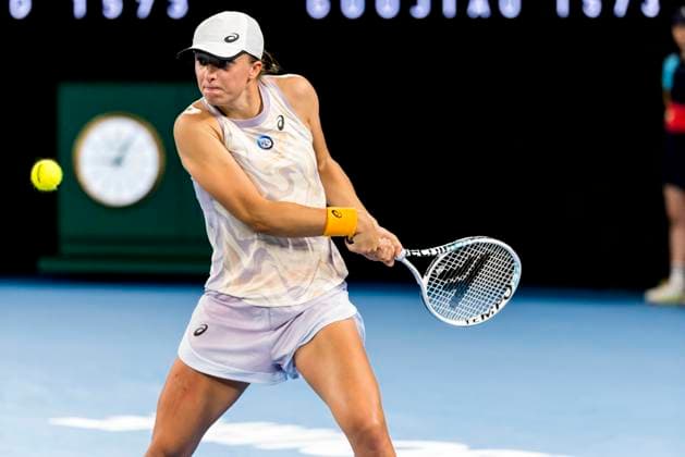 MELBOURNE, VIC - JANUARY 16: Iga Swiatek of Poland in action during Round 1 of the 2023 Australian Open on January 16 2023, at Melbourne Park in Melbourne, Australia. (Photo by Jason Heidrich Icon Sportswire) TENNIS: JAN 16 Australian Open Icon220116233