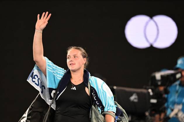 TENNIS AUSTRALIAN OPEN, Jule Niemeier of Germany waves to the crowd after her Women?s Singles 1st Round match against Iga Swiatek of Poland on Day 1 of the 2023 Australian Open tennis tournament at Melbourne Park in Melbourne, Monday, January 16, 2023. ( NO ARCHIVING, EDITORIAL USE ONLY, NO USE IN BOOKS WITHOUT CONSENT MELBOURNE VICTORIA AUSTRALIA  Copyright: xLUKASxCOCHx 20230116001753081183