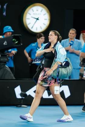 Jule Niemeier GER leaves the court after her defeat,Australian Open 2023, Melbourne Park, Melbourne, Victoria, Australia Copyright: xJuergenxHasenkopfx