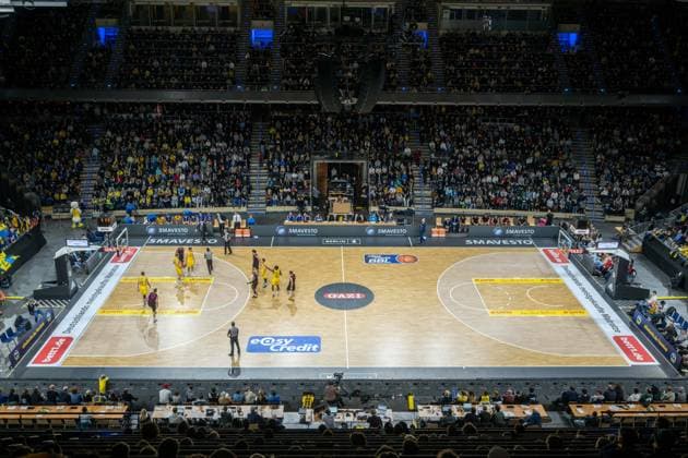 Basketball Berlin 15.01.2023 Saison 2022 2023 easyCredit BBL 1. Bundesliga Alba Berlin - Telekom Baskets Bonn Max Schmeling Halle Arena Sportstätte ausverkauft *** Basketball Berlin 15 01 2023 season 2022 2023 easyCredit BBL 1 Bundesliga Alba Berlin Telekom Baskets Bonn Max Schmeling Halle Arena sports venue sold out