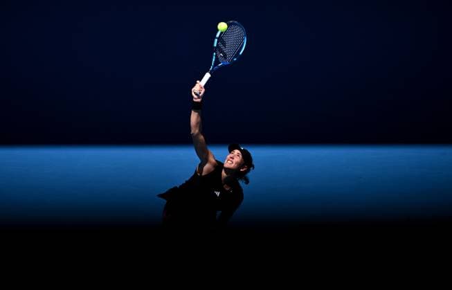 TENNIS AUSTRALIAN OPEN, Garbine Muguruza of Spain serves to Elise Mertens of Belgium during their first round singles match at the 2023 Australian Open tennis tournament at Melbourne Park in Melbourne, Tuesday, January 17, 2023. ( NO ARCHIVING, EDITORIAL USE ONLY, NO USE IN BOOKS WITHOUT CONSENT MELBOURNE VICTORIA AUSTRALIA  Copyright: xJOELxCARRETTx 20230117001753351681