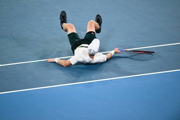 Mandatory Credit: Photo by James Gourley Shutterstock (13716760dp) Andy Murray dives for a shot during his first round match Australian Open, Day Two, Tennis, Melbourne Park, Melbourne, Australia - 17 Jan 2023 Australian Open, Day Two, Tennis, Melbourne Park, Melbourne, Australia - 17 Jan 2023 Copyright: xJamesxGourley Shutterstockx 13716760dp