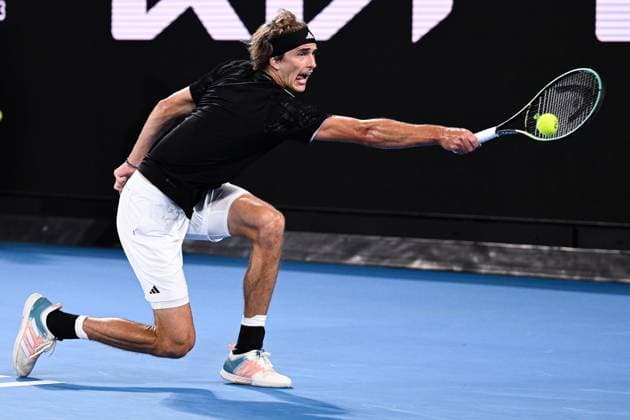 Sport Bilder des Tages Mandatory Credit: Photo by James Gourley Shutterstock (13716760dx) Alexander Zverev in action during his first round match Australian Open, Day Two, Tennis, Melbourne Park, Melbourne, Australia - 17 Jan 2023 Australian Open, Day Two, Tennis, Melbourne Park, Melbourne, Australia - 17 Jan 2023 Copyright: xJamesxGourley Shutterstockx 13716760dx