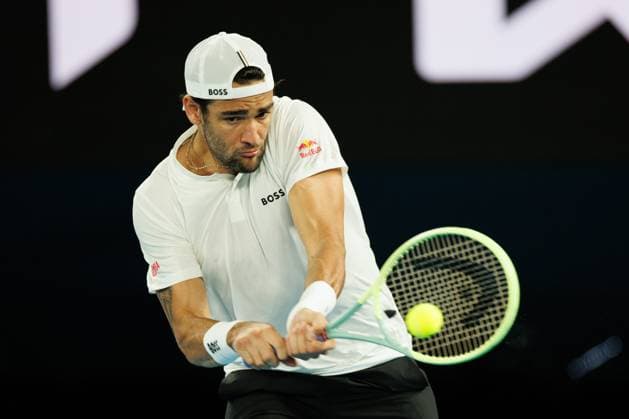 January 17, 2023: 13th seed Matteo BERRETTINI of Italy in action against Andy MURRAY of Great Britain in the Men s Singles match match on day 2 of the 2023 Australian Open on Rod Laver Arena, in Melbourne, Australia. Cal Media. USA - ZUMAc04_ 20230117_zaf_c04_059 Copyright: xSydneyxLowx