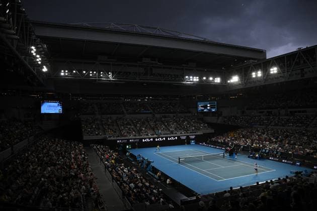TENNIS AUSTRALIAN OPEN, Rain clouds are seen during the 1st round singles match between Alex de Minaur of Australia and Yu Hsiou Hsu of Hong Kong during 2023 Australian Open tennis tournament at Melbourne Park in Melbourne, Tuesday, January 17, 2023. ( NO ARCHIVING, EDITORIAL USE ONLY, NO USE IN BOOKS WITHOUT CONSENT MELBOURNE VICTORIA AUSTRALIA  Copyright: xJAMESxROSSx 20230117001753468164