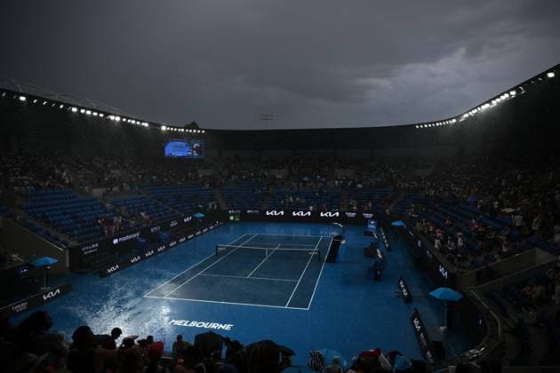TENNIS AUSTRALIAN OPEN, Rain interrupts play during 2023 Australian Open tennis tournament at Melbourne Park in Melbourne, Tuesday, January 17, 2023. ( NO ARCHIVING, EDITORIAL USE ONLY, NO USE IN BOOKS WITHOUT CONSENT MELBOURNE VICTORIA AUSTRALIA  Copyright: xJOELxCARRETTx 20230117001753473635