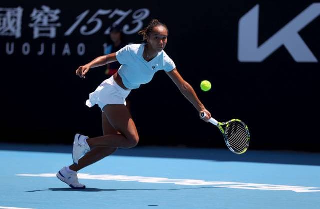 Mandatory Credit: Photo by Ella Ling Shutterstock (13716759ee) Leyla Fernandez of Canada in action Australian Open, Day Two, Tennis, Melbourne Park, Melbourne, Australia - 17 Jan 2023 Australian Open, Day Two, Tennis, Melbourne Park, Melbourne, Australia - 17 Jan 2023 Copyright: xEllaxLing Shutterstockx 13716759ee