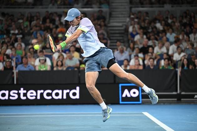 TENNIS AUSTRALIAN OPEN, Alex de Minaur of Australia returns during his 1st round singles match against Yu Hsiou Hsu of Hong Kong during 2023 Australian Open tennis tournament at Melbourne Park in Melbourne, Tuesday, January 17, 2023. ( NO ARCHIVING, EDITORIAL USE ONLY, NO USE IN BOOKS WITHOUT CONSENT MELBOURNE VICTORIA AUSTRALIA  Copyright: xJAMESxROSSx 20230117001753487019