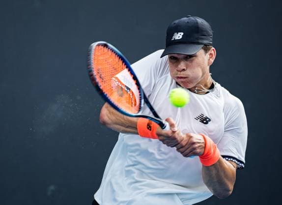 (230117) -- MELBOURNE, Jan. 17, 2023 -- Ben Shelton of the United States competes during the men s single 1st round match against Zhang Zhizhen of China at Australian Open tennis tournament, in Melbourne, Australia, Jan. 17, 2023. (Photo by Hu Jingchen Xinhua) (SP)AUSTRALIA-MELBOURNE-TENNIS-AUSTRALIAN OPEN-DAY 2 BaixXuefei 