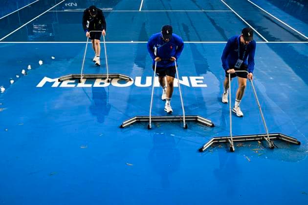 TENNIS AUSTRALIAN OPEN, Rain interrupts play during 2023 Australian Open tennis tournament at Melbourne Park in Melbourne, Tuesday, January 17, 2023. ( NO ARCHIVING, EDITORIAL USE ONLY, NO USE IN BOOKS WITHOUT CONSENT MELBOURNE VICTORIA AUSTRALIA  Copyright: xLUKASxCOCHx 20230118001753542079