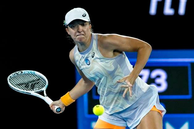 MELBOURNE, VIC - JANUARY 18: Iga Swiatek of Poland in action during Round 2 of the 2023 Australian Open on January 18 2023, at Melbourne Park in Melbourne, Australia. (Photo by Jason Heidrich Icon Sportswire) TENNIS: JAN 18 Australian Open Icon220118009