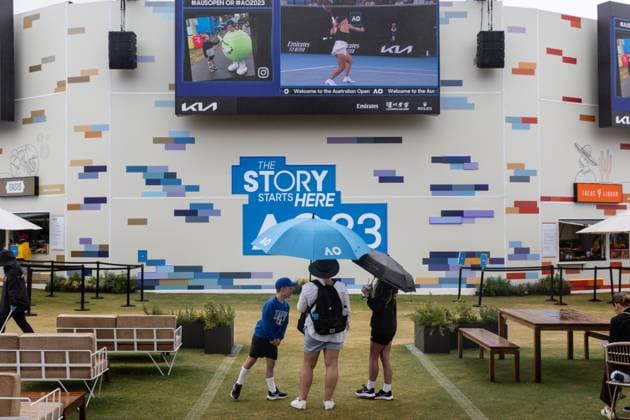 TENNIS AUSTRALIAN OPEN, People are seen taking cover and using umbrellas due to the rain during the 2023 Australian Open tennis tournament at Melbourne Park in Melbourne, Wednesday, January 18, 2023. ( NO ARCHIVING, EDITORIAL USE ONLY, NO USE IN BOOKS WITHOUT CONSENT MELBOURNE VICTORIA AUSTRALIA  Copyright: xDIEGOxFEDELEx 20230118001753708929