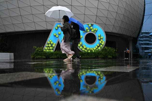 TENNIS AUSTRALIAN OPEN, Rain begins to clear as spectators get out and about during the 2023 Australian Open tennis tournament at Melbourne Park in Melbourne, Wednesday, January 18, 2023. ( NO ARCHIVING, EDITORIAL USE ONLY, NO USE IN BOOKS WITHOUT CONSENT MELBOURNE VICTORIA AUSTRALIA  Copyright: xLUKASxCOCHx 20230118001753712479
