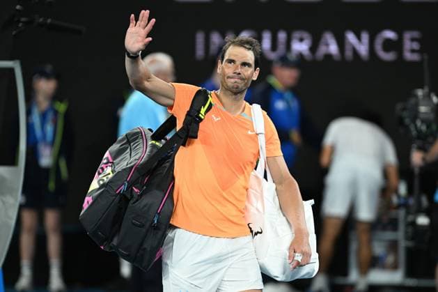 TENNIS AUSTRALIAN OPEN, Rafael Nadal of Spain walks off after losing his match against Mackenzie McDonald of the USA during the 2023 Australian Open tennis tournament at Melbourne Park in Melbourne, Wednesday, January 18, 2023. ( NO ARCHIVING, EDITORIAL USE ONLY, NO USE IN BOOKS WITHOUT CONSENT MELBOURNE VICTORIA AUSTRALIA  Copyright: xJAMESxROSSx 20230118001753776443