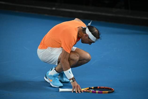 TENNIS AUSTRALIAN OPEN, Rafael Nadal of Spain bends over injured during his match against Mackenzie McDonald of the USA during the 2023 Australian Open tennis tournament at Melbourne Park in Melbourne, Wednesday, January 18, 2023. ( NO ARCHIVING, EDITORIAL USE ONLY, NO USE IN BOOKS WITHOUT CONSENT MELBOURNE VICTORIA AUSTRALIA  Copyright: xJAMESxROSSx 20230118001753786423