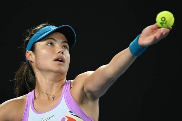 TENNIS AUSTRALIAN OPEN, Emma Raducanu of Great Britain serves during her match against Coco Gauff of the U.S. during the 2023 Australian Open tennis tournament at Melbourne Park in Melbourne, Wednesday, January 18, 2023. ( NO ARCHIVING, EDITORIAL USE ONLY, NO USE IN BOOKS WITHOUT CONSENT MELBOURNE VICTORIA AUSTRALIA  Copyright: xJAMESxROSSx 20230118001753800537