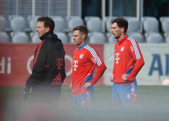 17 01 2023, FC Bayern training, Saebenerstrasse Munich, football, sports, in the picture coach Julian Nagelsmann FC Bayern Muenchen , Joshua Kimmich FC Bayern Muenchen and Leon Goretzka FC Bayern Muenchen