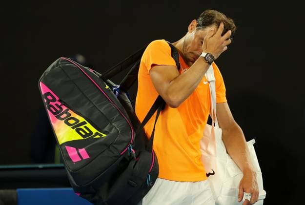 Mandatory Credit: Photo by Ella Ling Shutterstock (13716761ax) Rafael Nadal of Spain dejected following a hip injury Australian Open, Day Three, Tennis, Melbourne Park, Melbourne, Australia - 18 Jan 2023 Australian Open, Day Three, Tennis, Melbourne Park, Melbourne, Australia - 18 Jan 2023 Copyright: xEllaxLing Shutterstockx 13716761ax