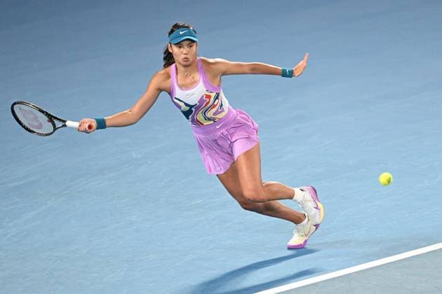 Mandatory Credit: Photo by James Gourley Shutterstock (13716764gb) Emma Raducanu in action during her second round match Australian Open, Day Three, Tennis, Melbourne Park, Melbourne, Australia - 18 Jan 2023 Australian Open, Day Three, Tennis, Melbourne Park, Melbourne, Australia - 18 Jan 2023 Copyright: xJamesxGourley Shutterstockx 13716764gb