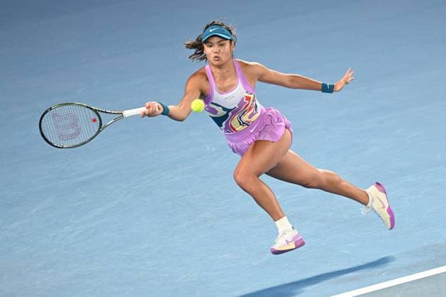 Mandatory Credit: Photo by James Gourley Shutterstock (13716764fo) Emma Raducanu in action during her second round match Australian Open, Day Three, Tennis, Melbourne Park, Melbourne, Australia - 18 Jan 2023 Australian Open, Day Three, Tennis, Melbourne Park, Melbourne, Australia - 18 Jan 2023 Copyright: xJamesxGourley Shutterstockx 13716764fo
