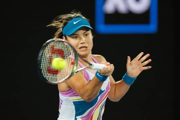 January 18, 2023: Emma RADUCANU of Great Britain in action against 7th seed Coco GAUFF of the USA in the Women s Singles match on day 3 of the 2023 Australian Open on Rod Laver Arena, in Melbourne, Australia. Cal Media. USA - ZUMAc04_ 20230118_zaf_c04_035 Copyright: xSydneyxLowx