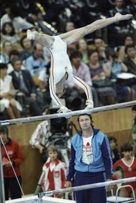 22nd Summer Olympic Games, Olympische Spiele, Olympia, OS in Moscow 8173936 25.07.1980 The 22nd Summer Olympic Games in Moscow. July 19 - August 3, 1980. Artistic gymnastics. Vladimir Lenin Central Stadium (now Luzhniki Olympic Center). Romanian gymnast Nadia Comaneci, three-time Olympic champion (1976) performs a bar routine. Her coach Bela Karolyi is watching. Alexander Makarov Moscow Russia  Copyright: xAlexanderxMakarovx