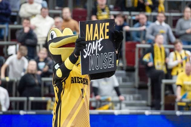 Feature giant mascot LURCHI with sign MAKE SOME NOISE GER, MHP Riesen Ludwigsburg Limoges CSP, sports, FIBA Europe, basketball, BCL, Champios League, Game 3 of the Basketball Champions League Play Ins, Do or Die, season 2022 2023, 18 01 2023 MHP Riesen Ludwigsburg Limoges CSP, sports, FIBA Europe, basketball, BCL, Champios League, Game 3 of the Basketball Champions League Play Ins, Do or Die, season 2022 2023, 18 01 2023 Ludwigsburg Copyright: xSandyxDinkelackerx EP_SDR