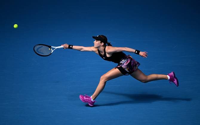 TENNIS AUSTRALIAN OPEN, Katie Volynets of the USA stretches to return to Veronika Kudermetova of Russia during their 2nd round match at the 2023 Australian Open tennis tournament at Melbourne Park in Melbourne, Thursday, January 19, 2023. ( NO ARCHIVING, EDITORIAL USE ONLY, NO USE IN BOOKS WITHOUT CONSENT MELBOURNE VICTORIA AUSTRALIA  Copyright: xJAMESxROSSx 20230119001754094157