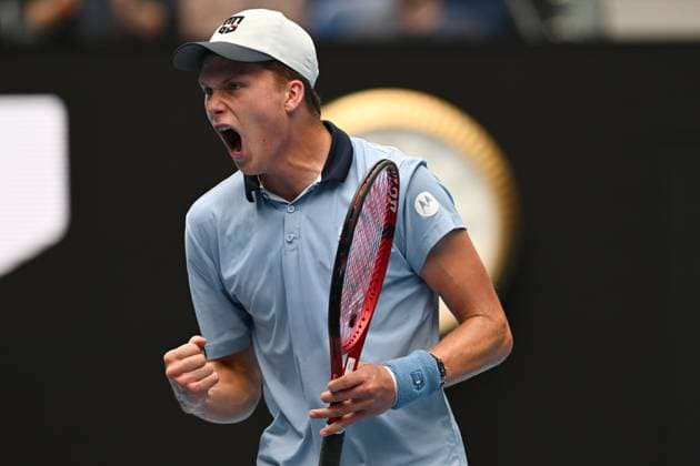 TENNIS AUSTRALIAN OPEN, Jenson Brooksby of the USA celebrates winning the first set against Casper Ruud of Norway during the 2023 Australian Open tennis tournament at Melbourne Park in Melbourne, Thursday, January 19, 2023. ( NO ARCHIVING, EDITORIAL USE ONLY, NO USE IN BOOKS WITHOUT CONSENT MELBOURNE VICTORIA AUSTRALIA  Copyright: xLUKASxCOCHx 20230119001754124608