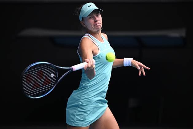 TENNIS AUSTRALIAN OPEN, Magda Linette of Poland returns serve during her match against Anett Kontaveit of Estonia during the 2023 Australian Open tennis tournament at Melbourne Park in Melbourne, Thursday, January 19, 2023. ( NO ARCHIVING, EDITORIAL USE ONLY, NO USE IN BOOKS WITHOUT CONSENT MELBOURNE VICTORIA AUSTRALIA  Copyright: xJAMESxROSSx 20230119001754134095