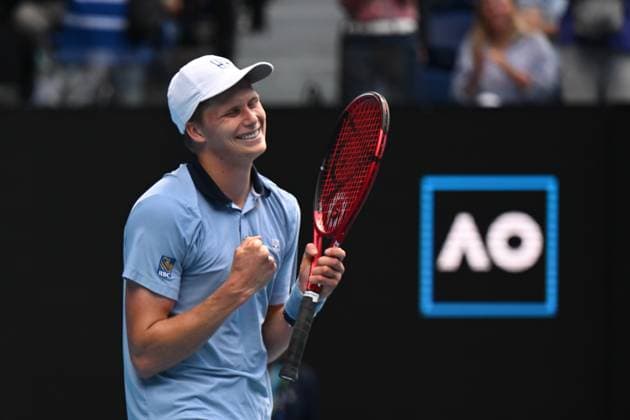 Sport Bilder des Tages TENNIS AUSTRALIAN OPEN, Jenson Brooksby of the USA celebrates match point against Casper Ruud of Norway during the 2023 Australian Open tennis tournament at Melbourne Park in Melbourne, Thursday, January 19, 2023. ( NO ARCHIVING, EDITORIAL USE ONLY, NO USE IN BOOKS WITHOUT CONSENT MELBOURNE VICTORIA AUSTRALIA  Copyright: xLUKASxCOCHx 20230119001754189935