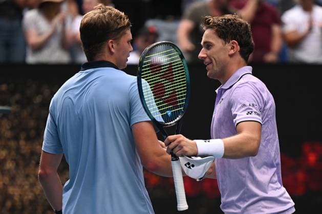 TENNIS AUSTRALIAN OPEN, Casper Ruud of Norway congratulates Jenson Brooksby of the USA during the 2023 Australian Open tennis tournament at Melbourne Park in Melbourne, Thursday, January 19, 2023. ( NO ARCHIVING, EDITORIAL USE ONLY, NO USE IN BOOKS WITHOUT CONSENT MELBOURNE VICTORIA AUSTRALIA  Copyright: xLUKASxCOCHx 20230119001754190768