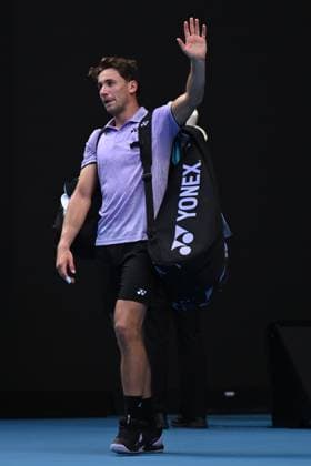 Sport Bilder des Tages TENNIS AUSTRALIAN OPEN, Casper Ruud of Norway wavews farewell to the crowd after his loss to Jenson Brooksby of the USA during the 2023 Australian Open tennis tournament at Melbourne Park in Melbourne, Thursday, January 19, 2023. ( NO ARCHIVING, EDITORIAL USE ONLY, NO USE IN BOOKS WITHOUT CONSENT MELBOURNE VICTORIA AUSTRALIA  Copyright: xLUKASxCOCHx 20230119001754190823
