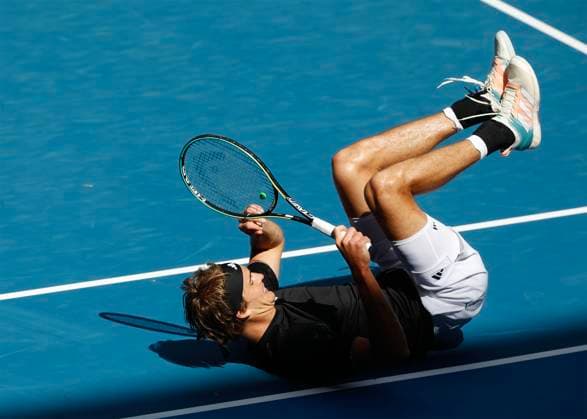Alexander Zverev GER slips and falls to the ground, Australian Open 2023, Melbourne Park, Melbourne, Victoria, Australia Copyright: xJuergenxHasenkopfx