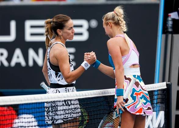 R L Anastasia Potapova congratulates winner Nuria Parrizas Diaz ESP makes fist and cheers, jubilation, joy, emotion, Australian Open 2023, Melbourne Park, Melbourne, Victoria, Australia Copyright: xJuergenxHasenkopfx