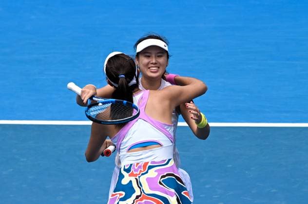 (230119) -- MELBOURNE, Jan. 19, 2023 -- Yang Zhaoxuan (R) hugs with Chan Hao-Ching after winning the women s doubles 1st round match between Yang Zhaoxuan (China) Chan Hao-Ching (Chinese Taipei) and Alize Cornet (France) Samantha Stosur (Australia) at Australian Open tennis tournament in Melbourne, Australia, on Jan. 19, 2023. ) (SP)AUSTRALIA-MELBOURNE-TENNIS-AUSTRALIAN OPEN-DAY 4 GuoxLei 