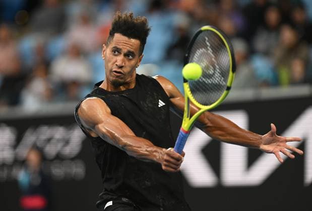TENNIS AUSTRALIAN OPEN, Michael Mmoh of the USA returns during his second round match against Alexander Zverev of Germany during the 2023 Australian Open tennis tournament at Melbourne Park in Melbourne, Thursday, January 19, 2023. ( NO ARCHIVING, EDITORIAL USE ONLY, NO USE IN BOOKS WITHOUT CONSENT MELBOURNE VICTORIA AUSTRALIA  Copyright: xLUKASxCOCHx 20230119001754223163