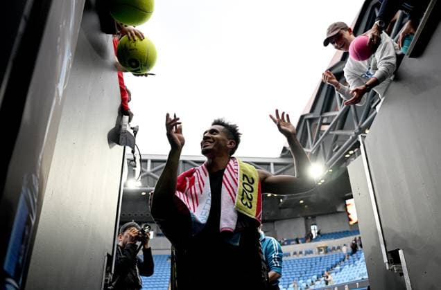 TENNIS AUSTRALIAN OPEN, Michael Mmoh of the USA leaves the court following his second round match victory against Alexander Zverev of Germany during the 2023 Australian Open tennis tournament at Melbourne Park in Melbourne, Thursday, January 19, 2023. ( NO ARCHIVING, EDITORIAL USE ONLY, NO USE IN BOOKS WITHOUT CONSENT MELBOURNE VICTORIA AUSTRALIA  Copyright: xLUKASxCOCHx 20230119001754233923