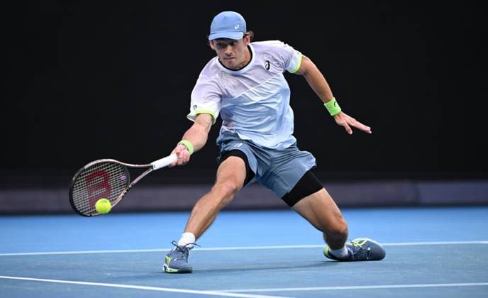 TENNIS AUSTRALIAN OPEN, Alex De Minaur of Australia returns to Adrian Mannarino of France during their second round match at the 2023 Australian Open tennis tournament at Melbourne Park in Melbourne, Thursday, January 19, 2023. ( NO ARCHIVING, EDITORIAL USE ONLY, NO USE IN BOOKS WITHOUT CONSENT MELBOURNE VICTORIA AUSTRALIA  Copyright: xJAMESxROSSx 20230119001754243969