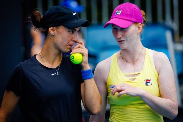 Anhelina Kalinina and Alison Van Uytvanck pictured at a women s doubles first round match between Japanese-Slovenian pair Hozumi - Zidansek and Ukrainian-Belgian pair Kalinina -Van Uytvanck at the Australian Open tennis Grand Slam, Thursday 19 January 2023 in Melbourne Park, Melbourne, Australia. PATRICKxHAMILTON  x58518174x