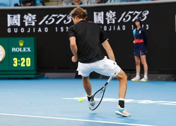Alexander Zverev GER plays a tweener, Australian Open 2023, Melbourne Park, Melbourne, Victoria, Australia Copyright: xJuergenxHasenkopfx