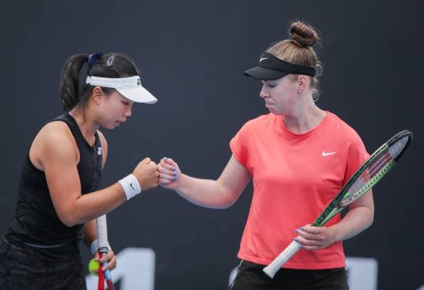 (230119) -- MELBOURNE, Jan. 19, 2023 -- Olivia Tjandramulia (L) and Talia Gibson of Australia celebrate during the women s doubles first round match against Wang Xinyu of China and Uchijima Moyuka of Japan at Australian Open tennis tournament in Melbourne, Australia, on Jan. 19, 2023. (Photo By Hu Jingchen Xinhua) (SP)AUSTRALIA-MELBOURNE-TENNIS-AUSTRALIAN OPEN-DAY 4 BaixXuefei 