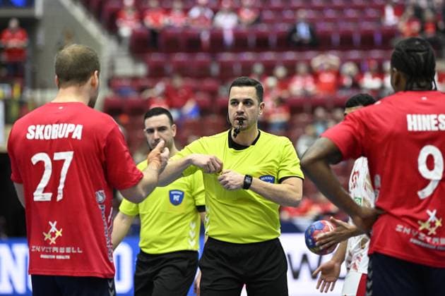 MALMÖ 20230119 USAs Paul Skorupa tv is red carded by referee Karim Gasmi during Thursdays match in the handball WC, intermediate round group 4, between USA and Bahrain in Malmö Arena MALMÖ SWEDEN HANDBOLL x50090x,  Copyright: xJohanxNilsson TTx HANDBOLLS-VM USA-BAHRAIN