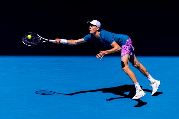 MELBOURNE, VIC - JANUARY 20: Jannik Sinner of Italy in action during Round 3 of the 2023 Australian Open on January 20 2023, at Melbourne Park in Melbourne, Australia. (Photo by Jason Heidrich Icon Sportswire) TENNIS: JAN 20 Australian Open Icon230120033