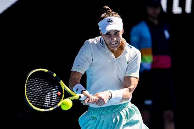 MELBOURNE, VIC - JANUARY 20: Bernarda Pera of the United States of America in action during Round 3 of the 2023 Australian Open on January 20 2023, at Melbourne Park in Melbourne, Australia. (Photo by Jason Heidrich Icon Sportswire) TENNIS: JAN 20 Australian Open Icon230120087