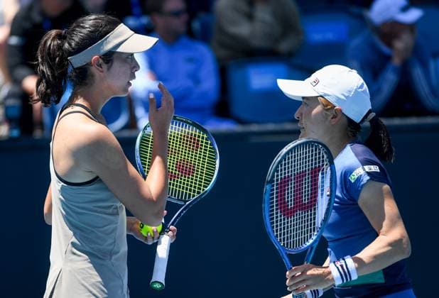 (230120) -- MELBOURNE, Jan. 20, 2023 -- Shuko Aoyama Ena Shibahara(L) of Japan react during the women s doubles first round match against Wang Xiyu of China and Megda Linette of Poland at Australian Open tennis tournament in Melbourne, Australia, on Jan. 20, 2023. ) (SP)AUSTRALIA-MELBOURNE-TENNIS-AUSTRALIAN OPEN-DAY 5 GuoxLei 