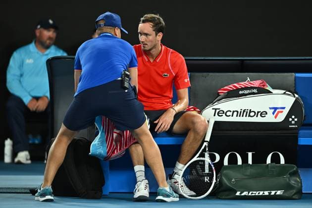 TENNIS AUSTRALIAN OPEN, Daniil Medvedev calls for the trainer after losing the opening game to Sebastian Korda of the USA during the 2023 Australian Open tennis tournament at Melbourne Park in Melbourne, Friday, January 20, 2023. ( NO ARCHIVING, EDITORIAL USE ONLY, NO USE IN BOOKS WITHOUT CONSENT MELBOURNE VICTORIA AUSTRALIA  Copyright: xJOELxCARRETTx 20230120001754707489