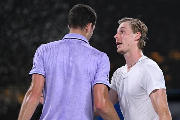 TENNIS AUSTRALIAN OPEN, Denis Shapovalov of Canada congratulates Hubert Hurkacz of Poland following his win over Shapovalov during the 2023 Australian Open tennis tournament at Melbourne Park in Melbourne, Friday, January 20, 2023. ( NO ARCHIVING, EDITORIAL USE ONLY, NO USE IN BOOKS WITHOUT CONSENT MELBOURNE VICTORIA AUSTRALIA  Copyright: xLUKASxCOCHx 20230120001754729378